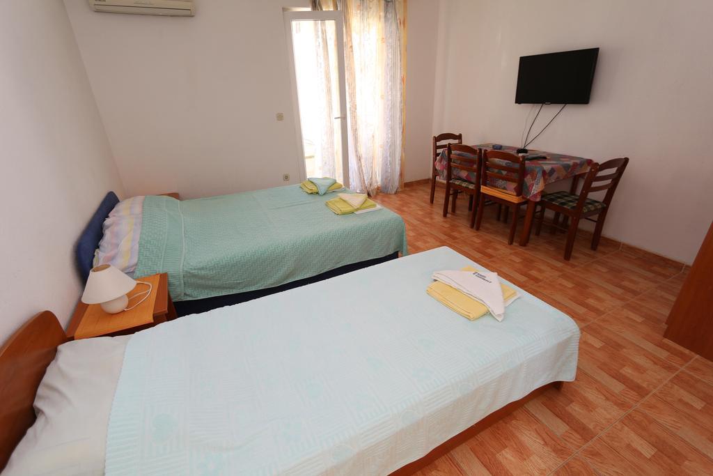 Apartments Antoneta Makarska Exteriör bild