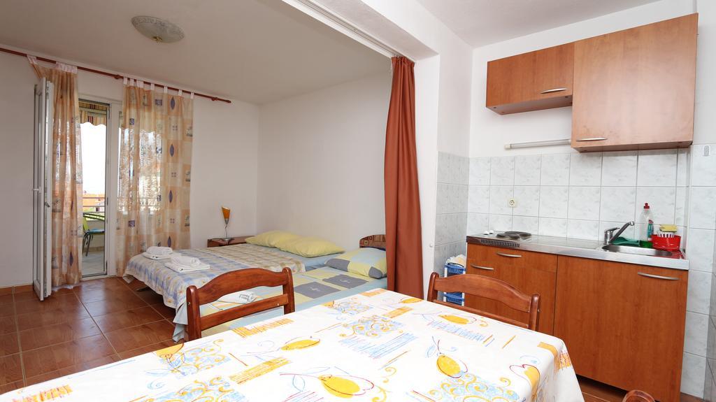 Apartments Antoneta Makarska Exteriör bild