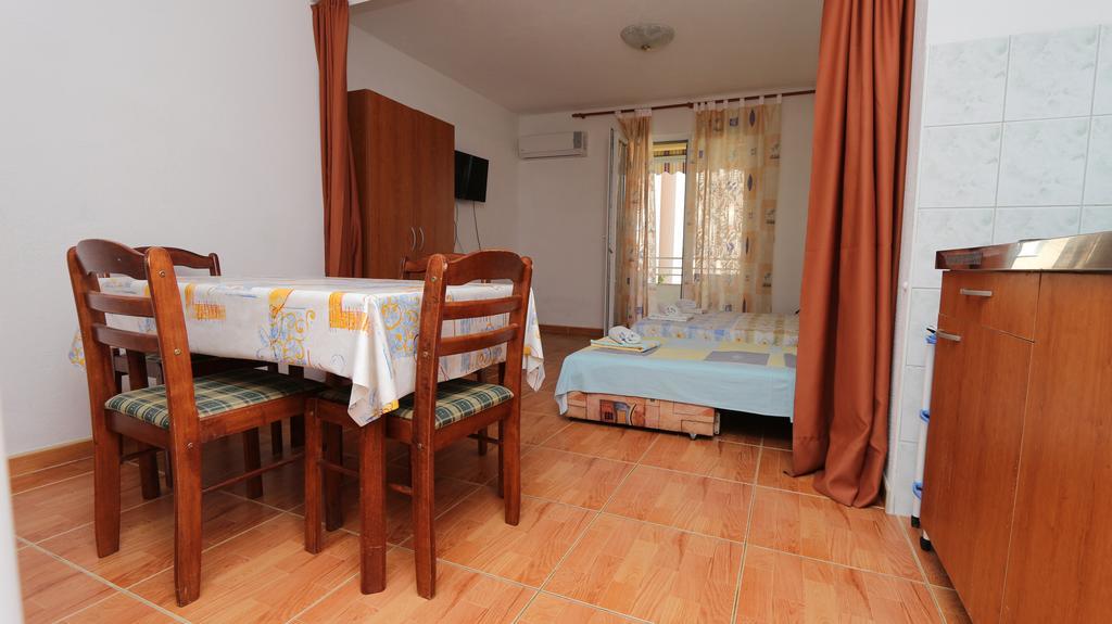 Apartments Antoneta Makarska Exteriör bild